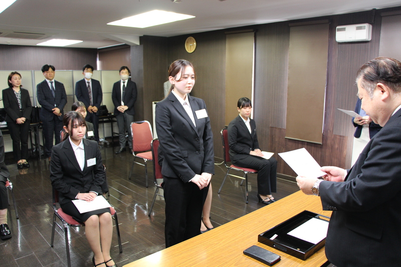 仮配属辞令交付式